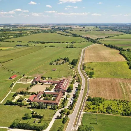 Hetkuti Wellness 호텔