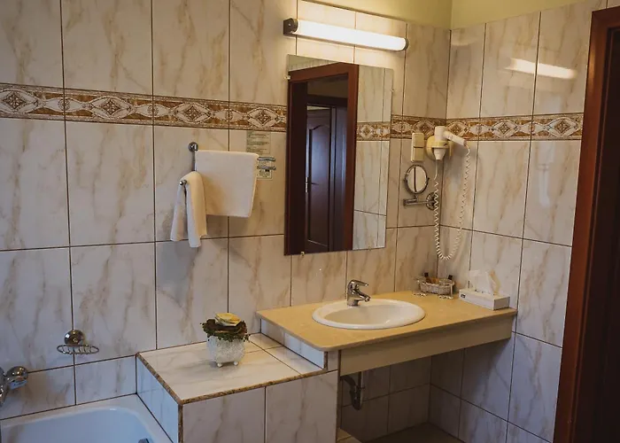Отель Hetkuti Wellness Мор