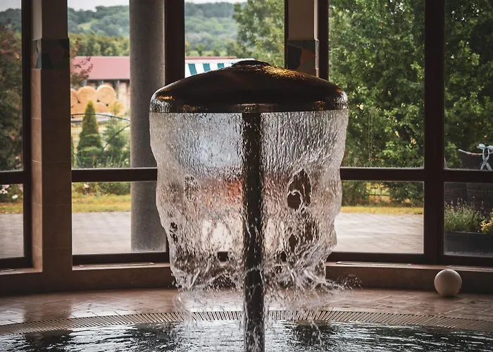 Отель Hetkuti Wellness Мор